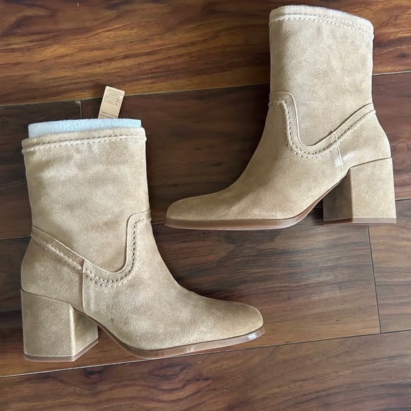 Shoes - Elegant Tan Heeled Boots